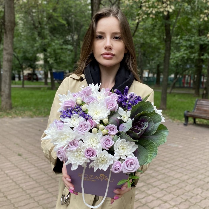 Композиция с хризантемой и розами Лиловая нежность