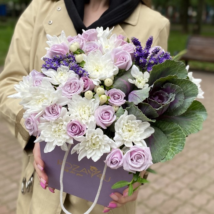 Композиция с хризантемой и розами Лиловая нежность