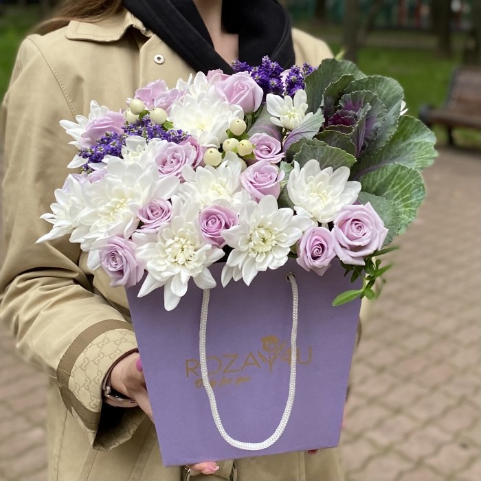 Композиция с хризантемой и розами Лиловая нежность