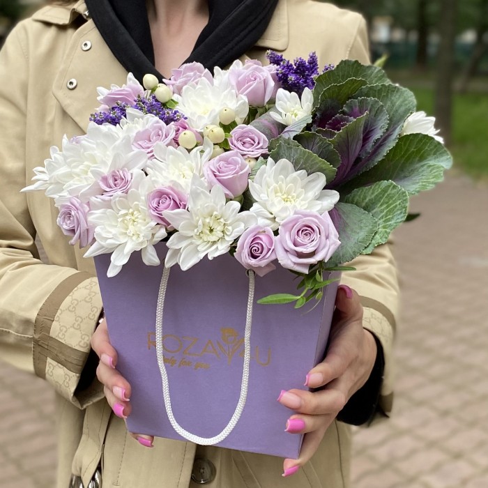 Композиция с хризантемой и розами Лиловая нежность