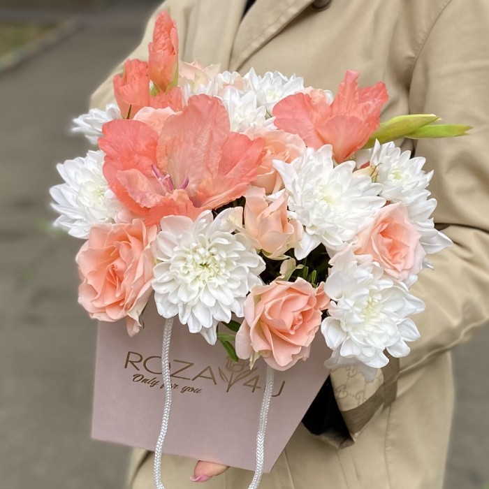 Композиция с хризантемой и гладиолусами Осенний микс