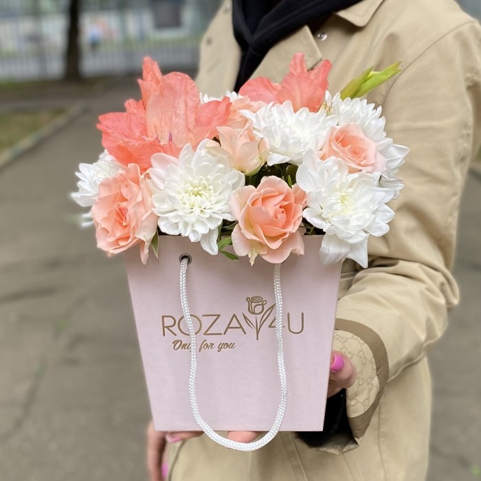 Композиция с хризантемой и гладиолусами Осенний микс