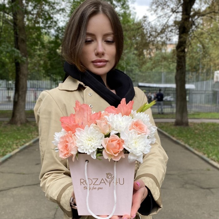 Композиция с хризантемой и гладиолусами Осенний микс