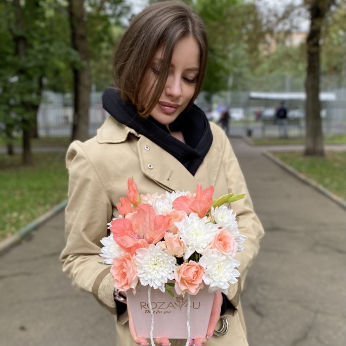 Композиция с хризантемой и гладиолусами Осенний микс