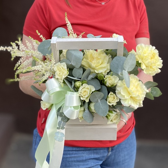 Композиция Карамелька с кустовыми розами