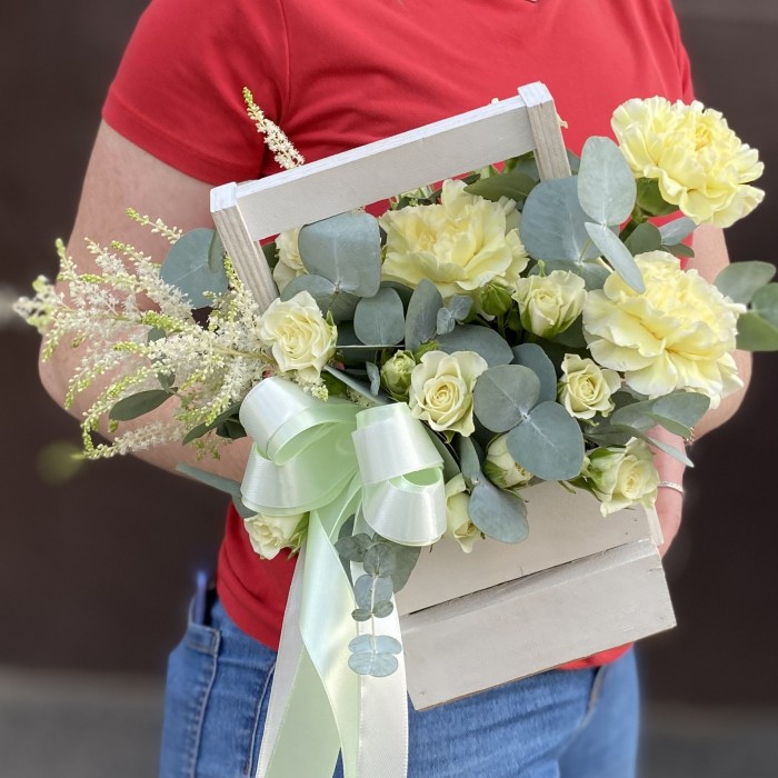 Композиция Карамелька с кустовыми розами