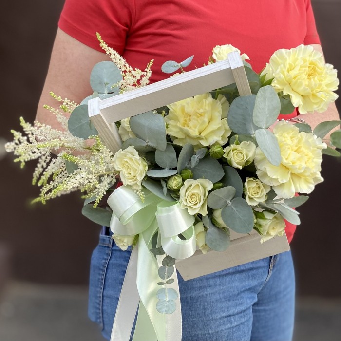 Композиция Карамелька с кустовыми розами