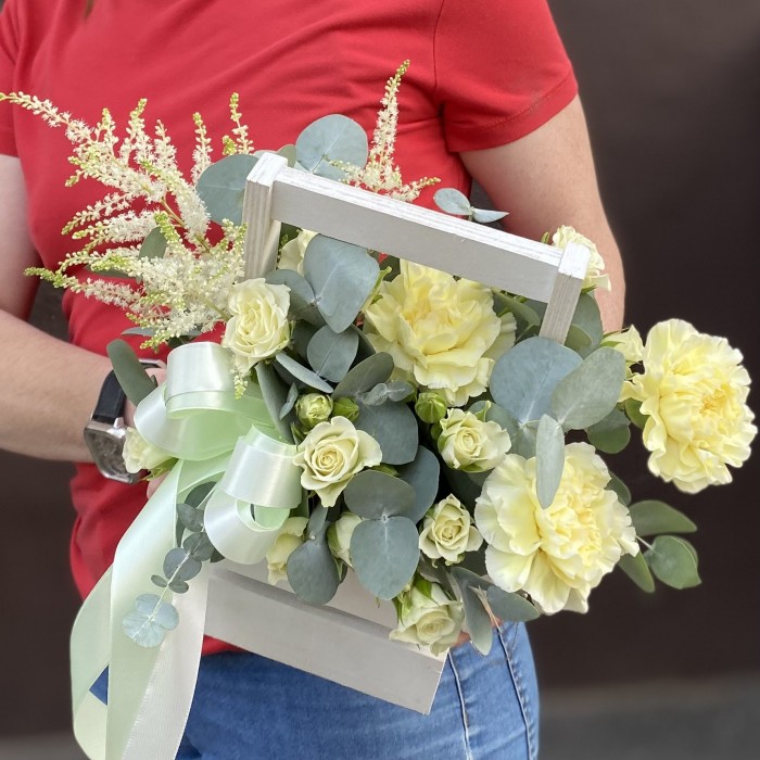 Композиция Карамелька с кустовыми розами