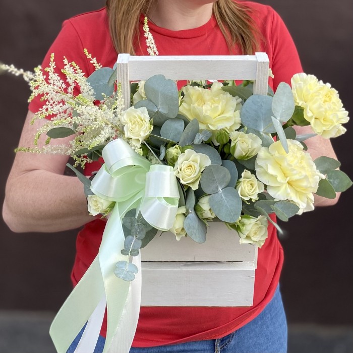 Композиция Карамелька с кустовыми розами