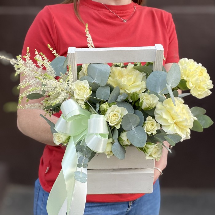 Композиция Карамелька с кустовыми розами