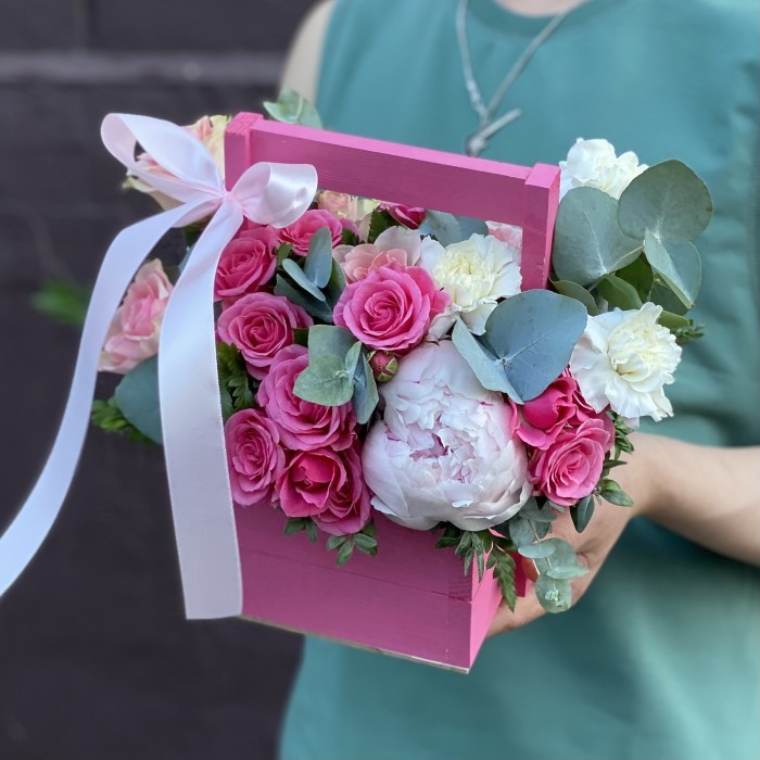 Композиция  с розами Прекрасное начало