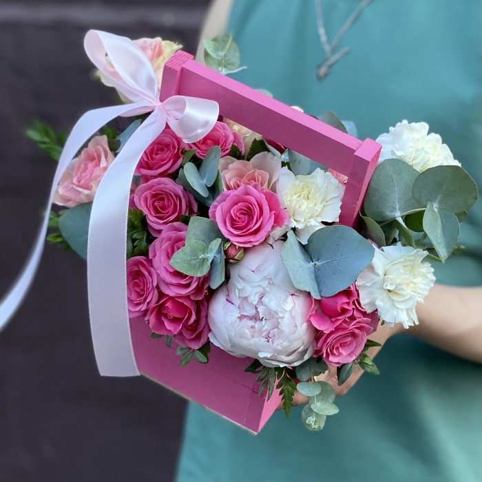 Композиция  с розами Прекрасное начало