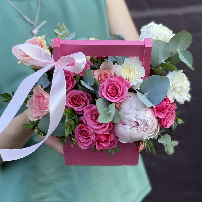 Композиция  с розами Прекрасное начало