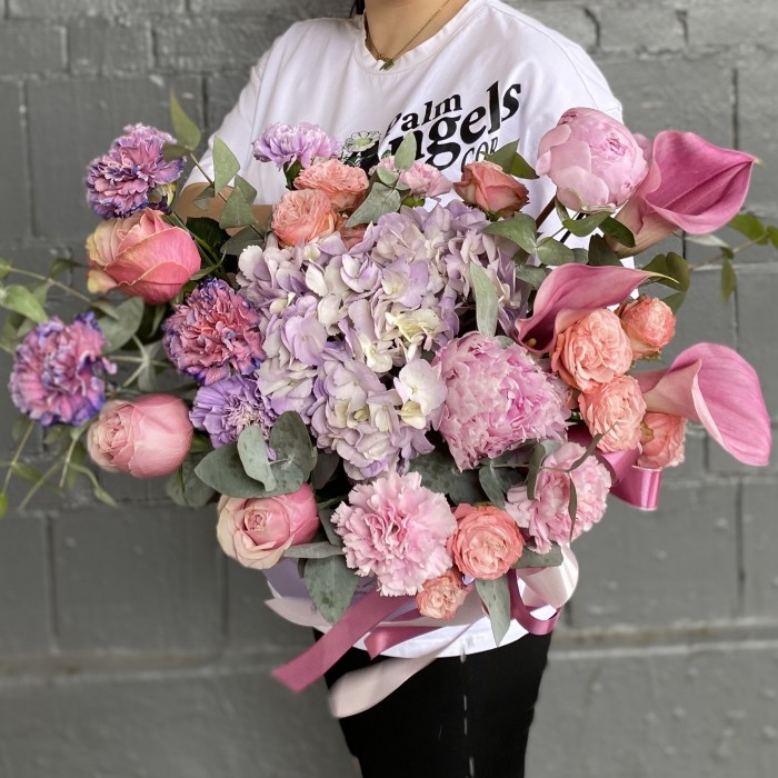 Композиция с гортензией и каллами Пурпурный закат