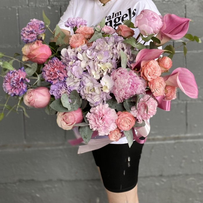 Композиция с гортензией и каллами Пурпурный закат