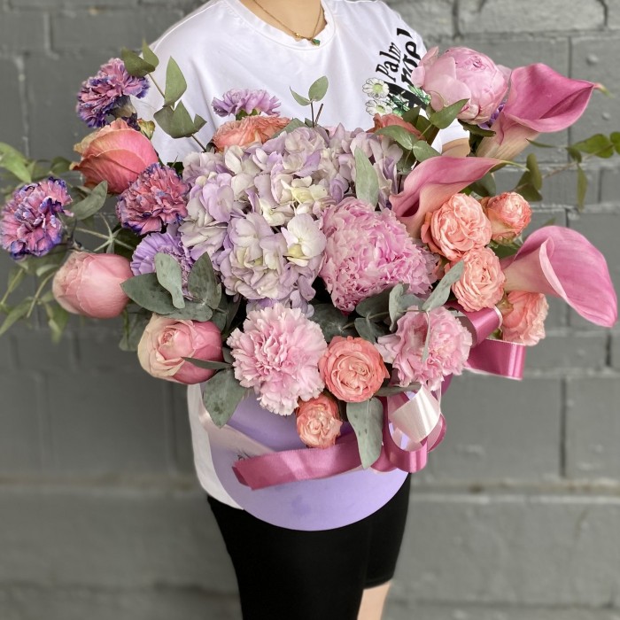 Композиция с гортензией и каллами Пурпурный закат