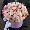 Композиция с кустовыми розами и альстромерией