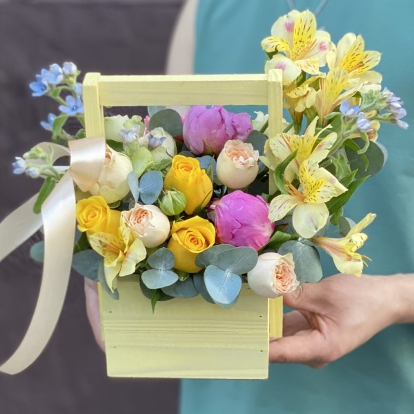 Композиция Теплый привет с альстромерией