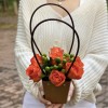 7 оранжевых роз в сумочке
