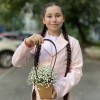 Композиция с белой гипсофилой в сумочке