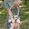 Композиция с кустовой пионовидной розой Бомбастик в сумочке