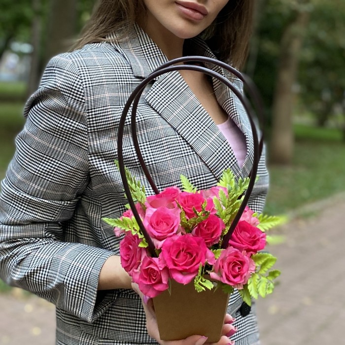 Кустовая роза Рупски в сумочке