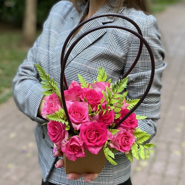 Кустовая роза Рупски в сумочке