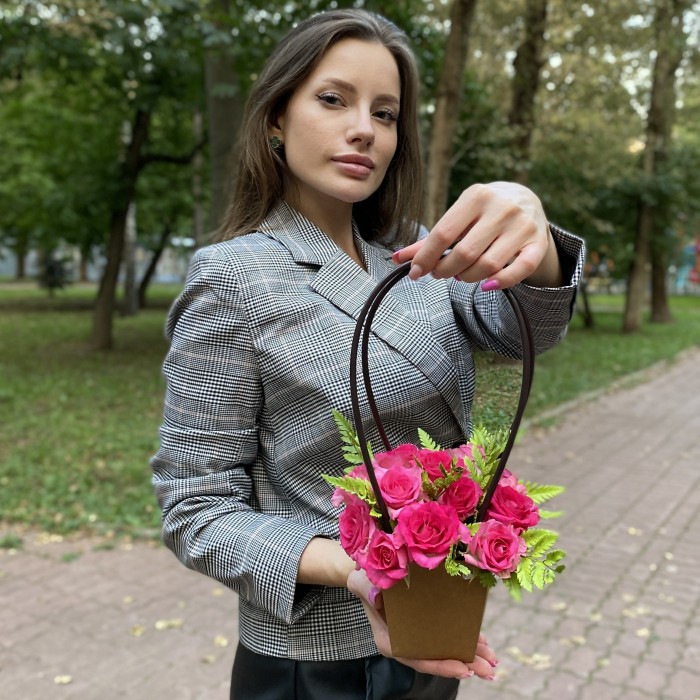 Кустовая роза Рупски в сумочке