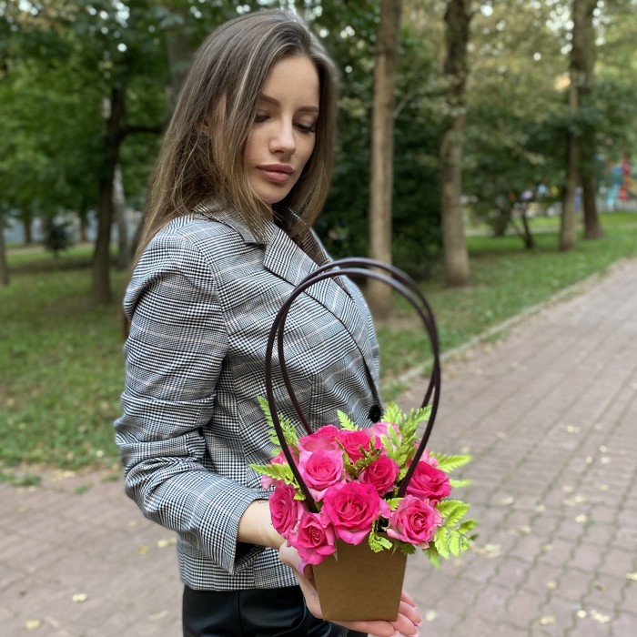 Кустовая роза Рупски в сумочке