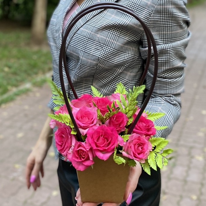 Кустовая роза Рупски в сумочке