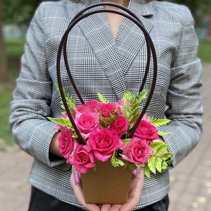 Кустовая роза Рупски в сумочке