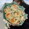 Пионовидные розы Карамель антик с ромашками