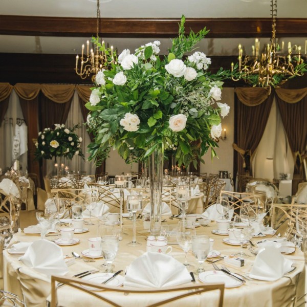 Настольная композиция из цветов Классика