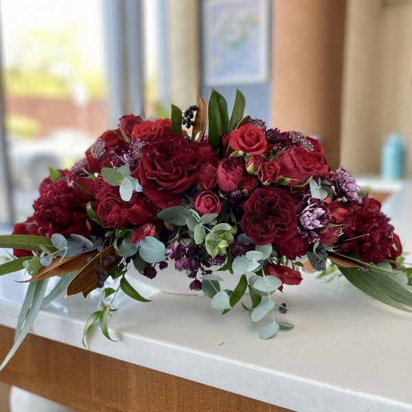 Красная настольная композиция