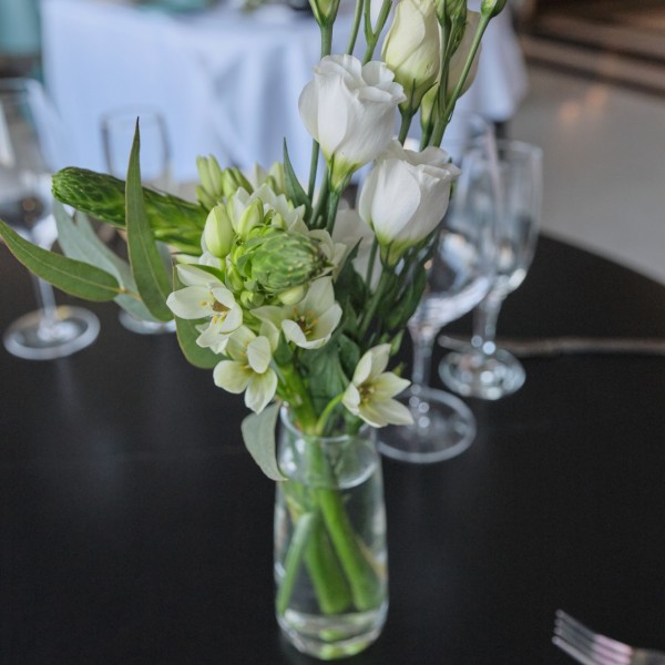 Набор цветов на стол - белые