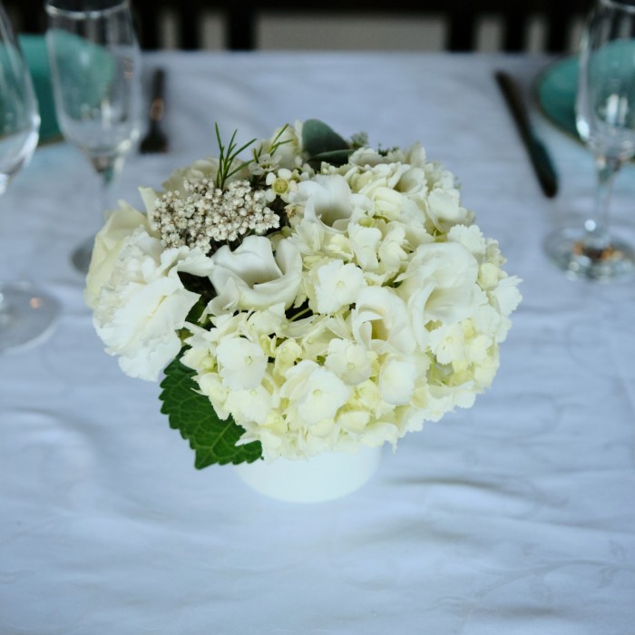 Настольная композиция белая