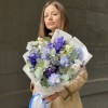 13 дельфиниумов микс с эвкалиптом