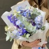 13 дельфиниумов микс с эвкалиптом
