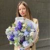 13 дельфиниумов микс с эвкалиптом