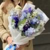 13 дельфиниумов микс с эвкалиптом
