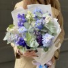 13 дельфиниумов микс с эвкалиптом