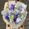13 дельфиниумов микс с эвкалиптом