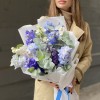 13 дельфиниумов микс с эвкалиптом