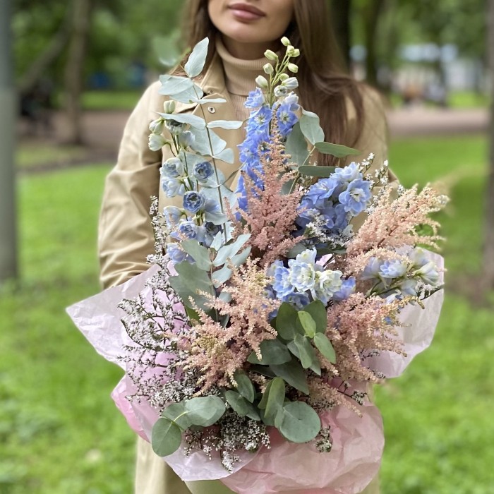 Композиция с астильбой