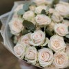 Букет пионовидных роз Эксклюзив Сенсейшн с эвкалиптом