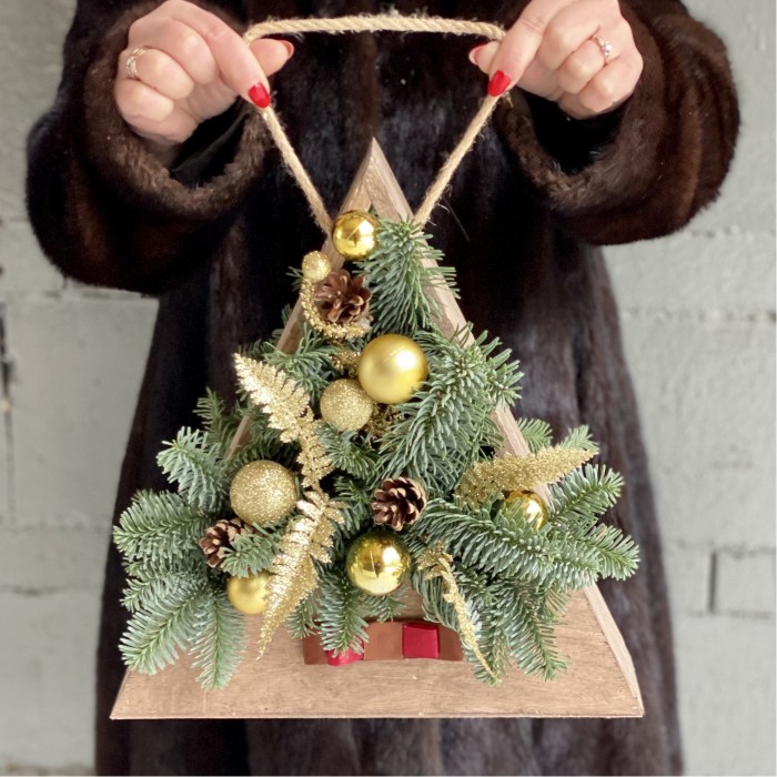 Композиция Золотая пирамида