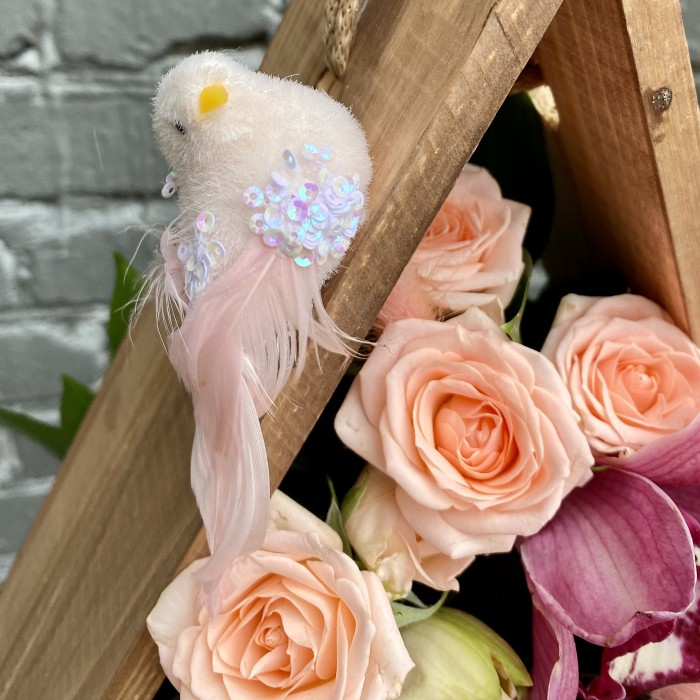 Композиция в деревянном кашпо