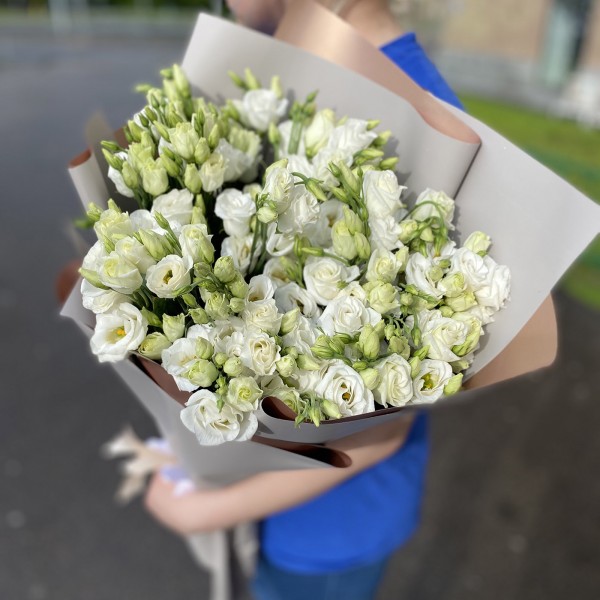 Букет из белой эустомы