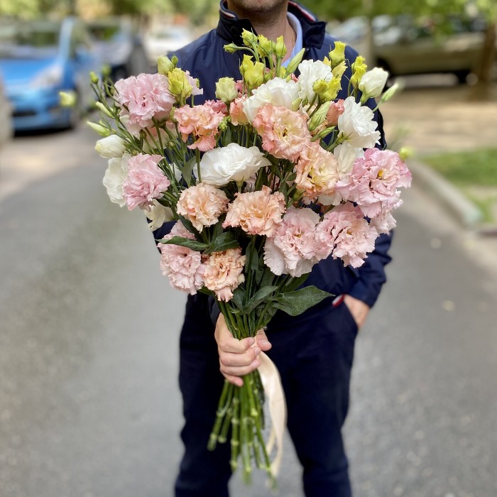 Букет из махровых эустом