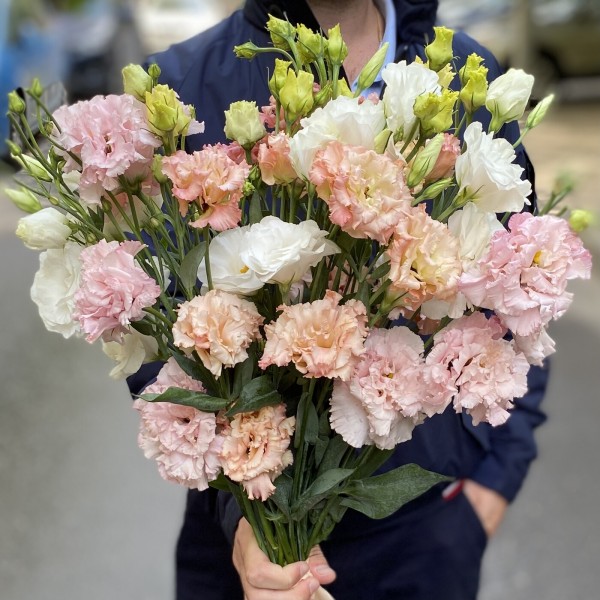 Букет из махровых эустом